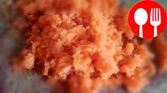 Промойте морковь, очистите её и натрите на...