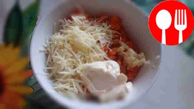 Смешайте все ингредиенты, посолите по вкусу и...