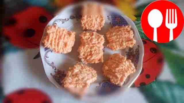 Размажьте на хлебе.