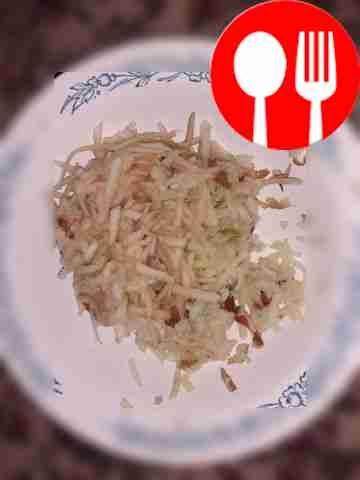 Wash the apple and grate it on a coarse grater.