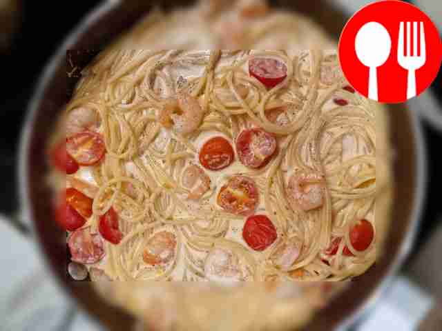 Pasta with shrimp and cherry tomatoes in creamy sauce