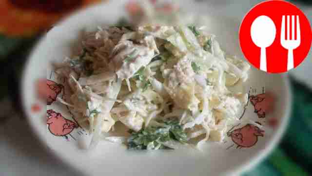 Fresh cabbage, chicken and egg pancake salad