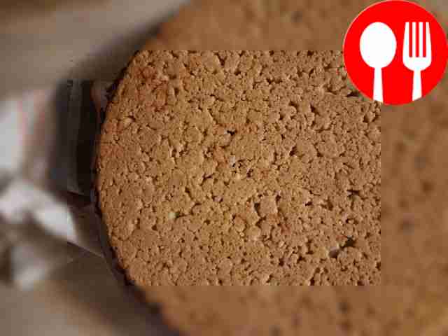 Creamy shortbread pie with apples and cinnamon