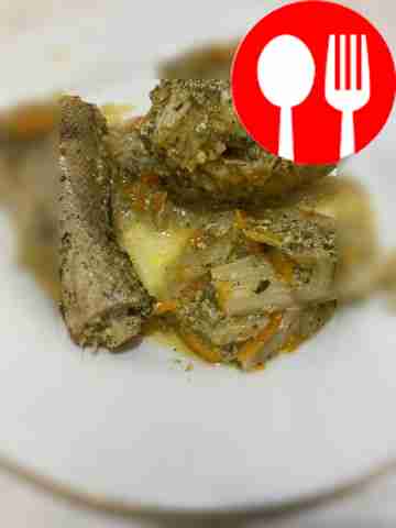 Минтай в сметанном соусе с овощами