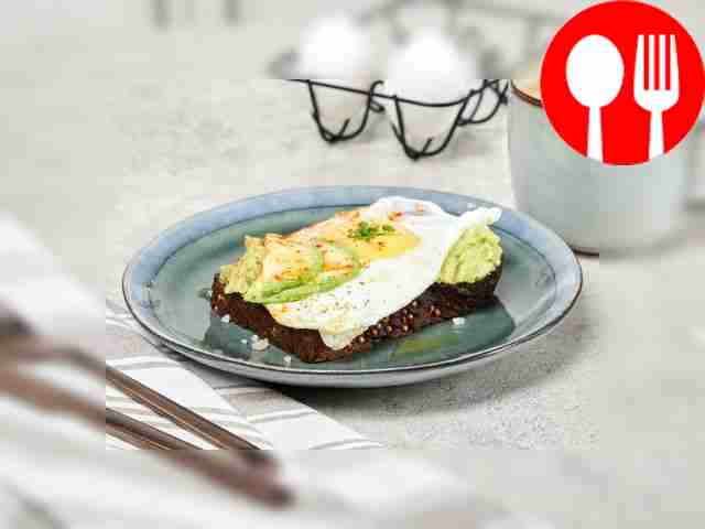 Toast with avocado and chicken egg