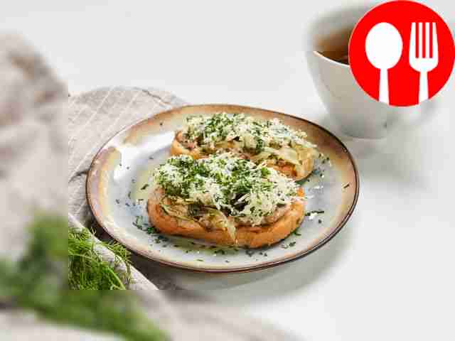 Toast with cod liver and pickles