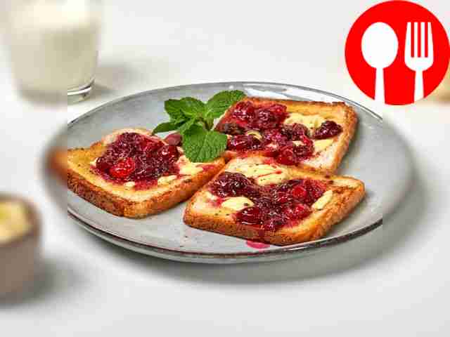 Тост с замороженной вишней