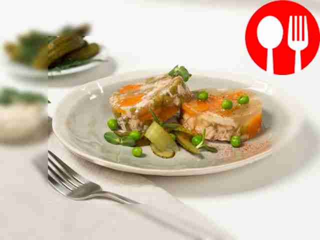Chicken jellied meat with peas