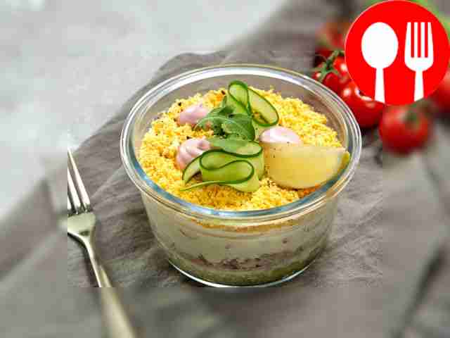 Салат с рыбными консервами слоями