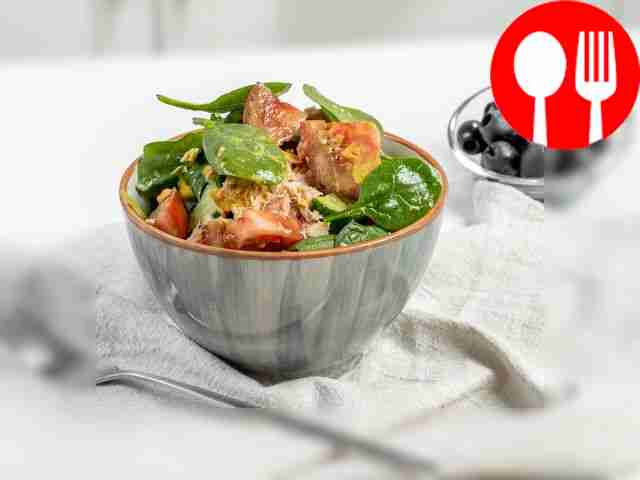 Салат из консервированного тунца и шпината