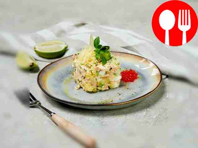 Салат рыбный с картошкой и горошком