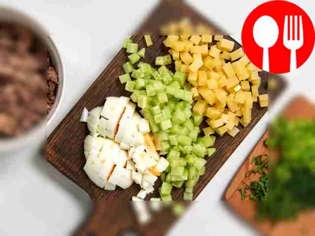 Начните с подготовки ингредиентов к блюду....