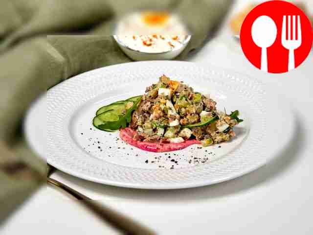 Рыбный салат с зеленым луком