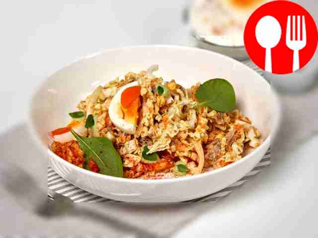 Салат с рыбными консервами из сайры