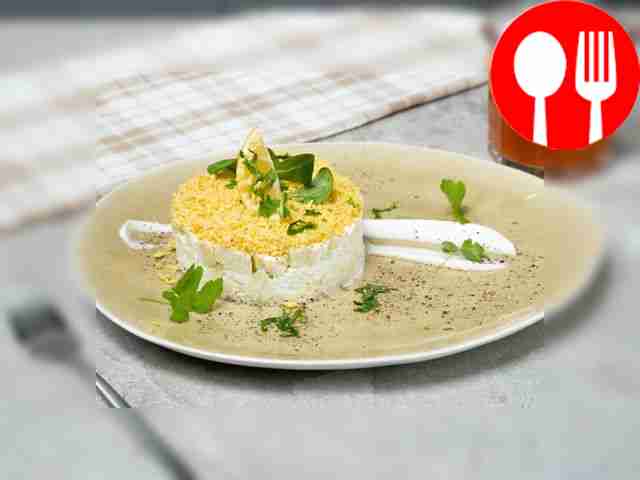 Салат «Нежность» с сыром и яйцом