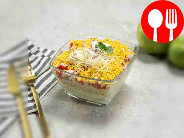 Salad “Tenderness” with apple and crab sticks