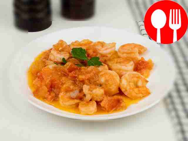 Креветки с помидорами