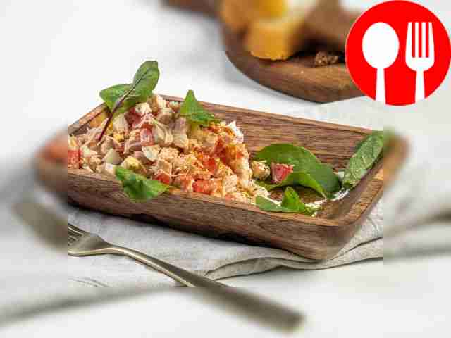 Салат «Нежность» с курицей, яйцом и сыром