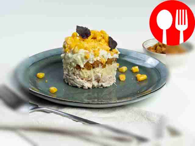 Salad “Tenderness” with smoked chicken and croutons