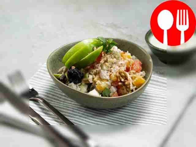 Салат «Нежность» с луком и яблоком