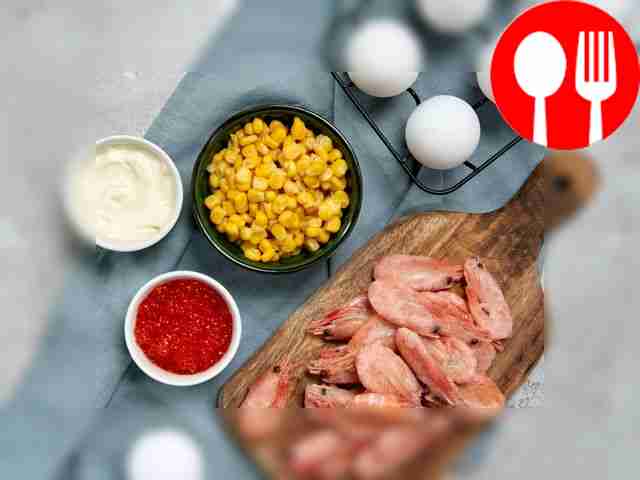 Куриное яйцо тщательно помойте, сварите...