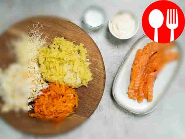 Приготовьте продукты: натрите морковь,...