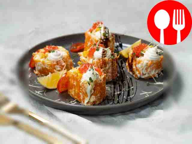 Салат «Царский» с красной рыбой в виде рулета