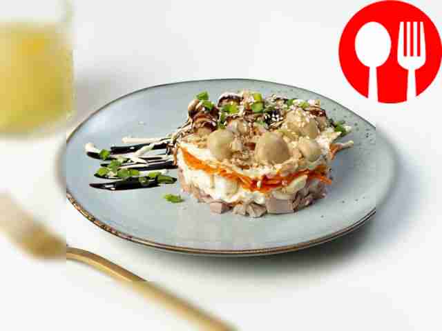 Салат «Царский» с курицей и шампиньонами слоями