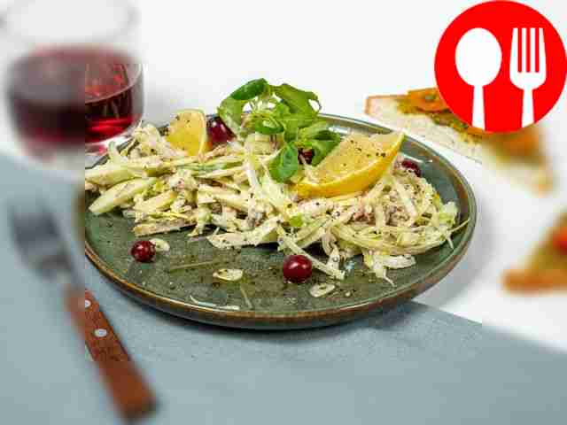 Салат на скорую руку из рыбных консервов