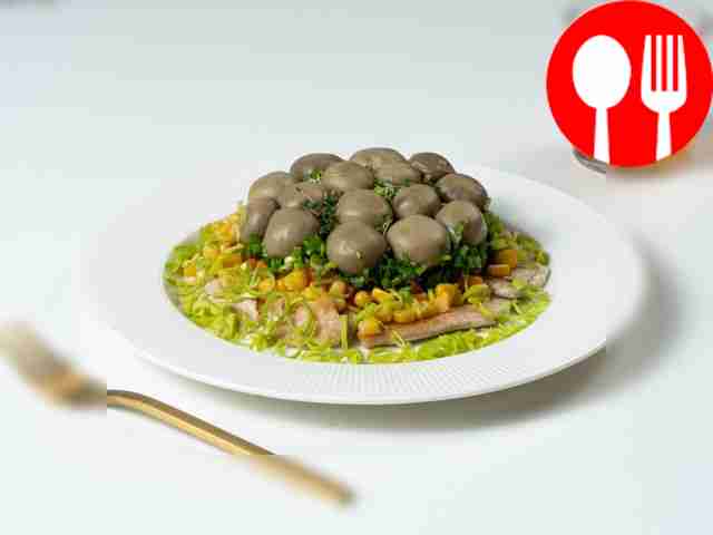 Салат-торт с курицей и грибами