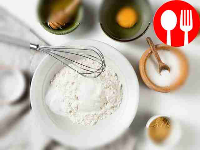 Приготовьте тесто: в чаше соедините просеянную...
