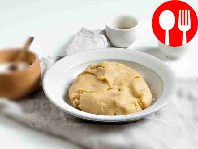 Подведите пряничное тесто к готовности. По...