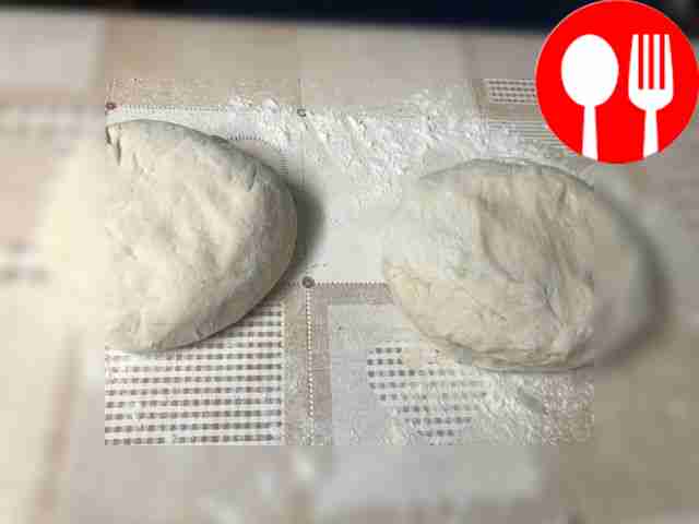 Divide the dough into 2 parts for two pies.