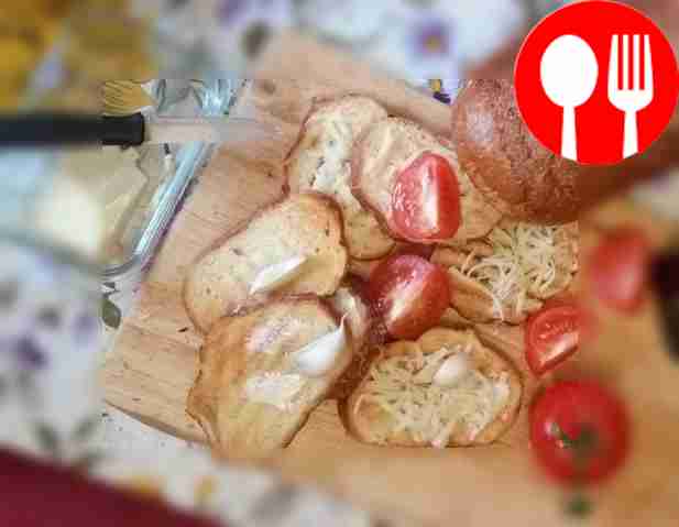 Брускетты с чесноком и сыром