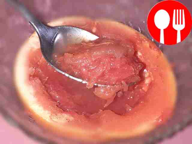 Теплый десерт из грейпфрута с корицей