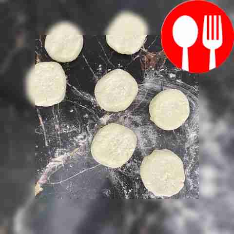 Обжарьте сырники на растительном масле с обеих...