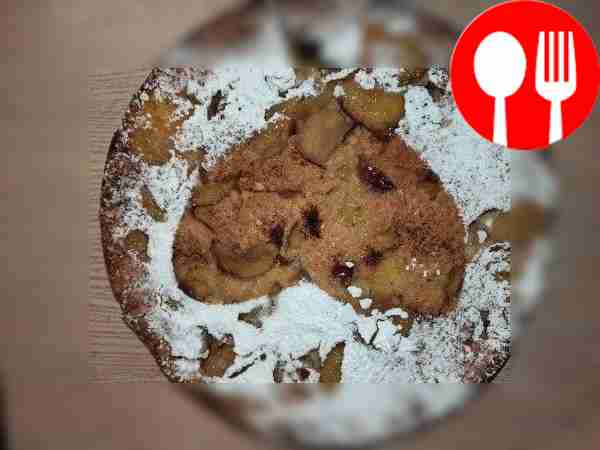 Шарлотка с яблоками и корицей