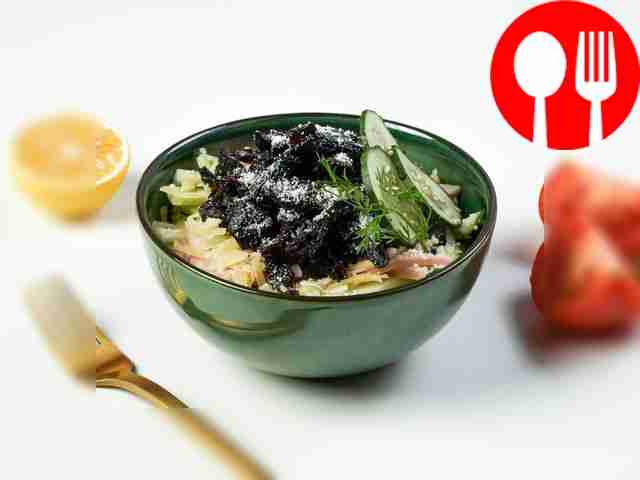 Салат «Нежность» с черносливом и сыром