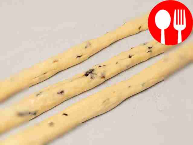 Divide the dough into 3 parts and form them into ropes.