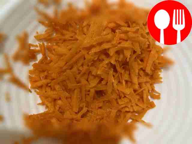 Grease the frying pan with oil, cut the onion...