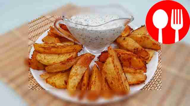 Картофель по-деревенски с пикантным соусом