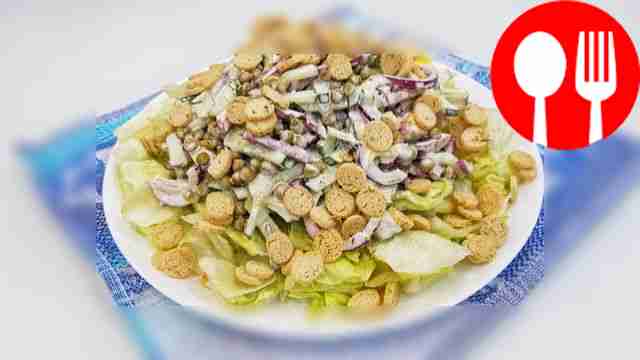 “Crunch” salad with croutons