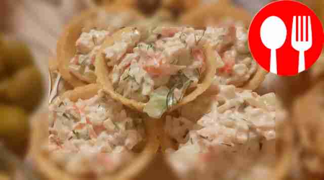 Tartlets with crab meat and seafood cream sauce