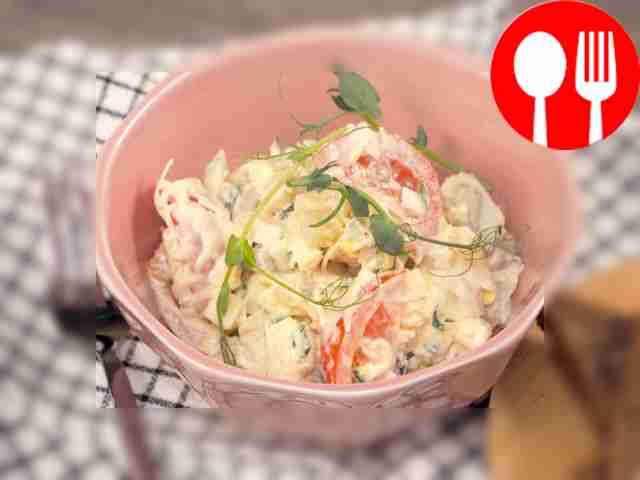 Салат с треской и луком