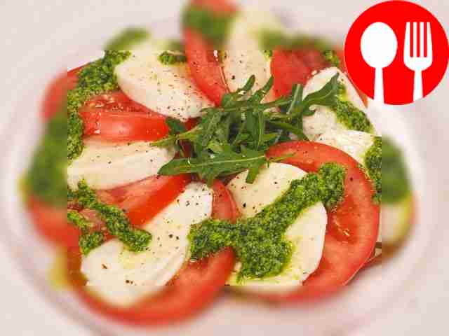 Tomatoes with pesto sauce