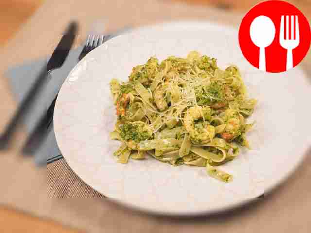 Pasta with shrimp and pesto