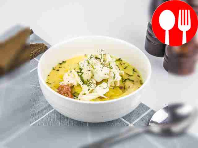 Cheese soup with baked potatoes