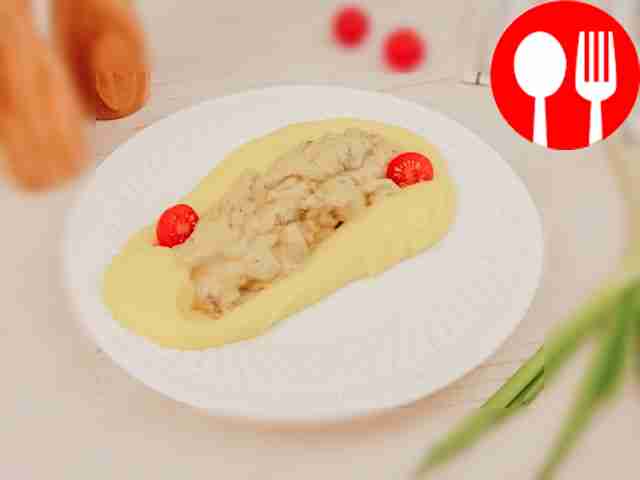 Oyster mushroom puree in cream sauce and pesto