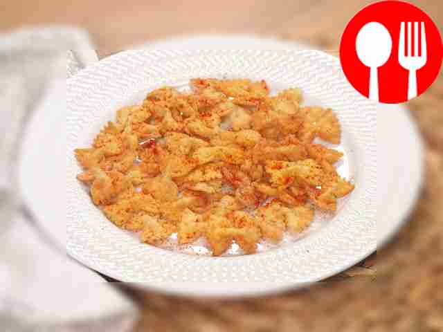 Чипсы из макарон с паприкой