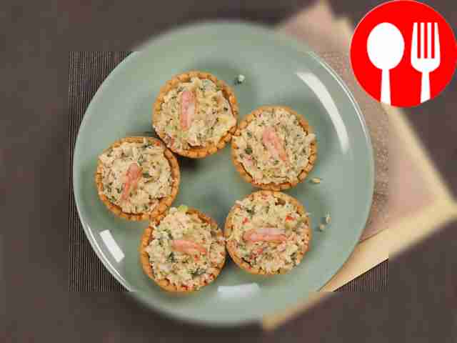 Тарталетки с крабовыми палочками и сыром